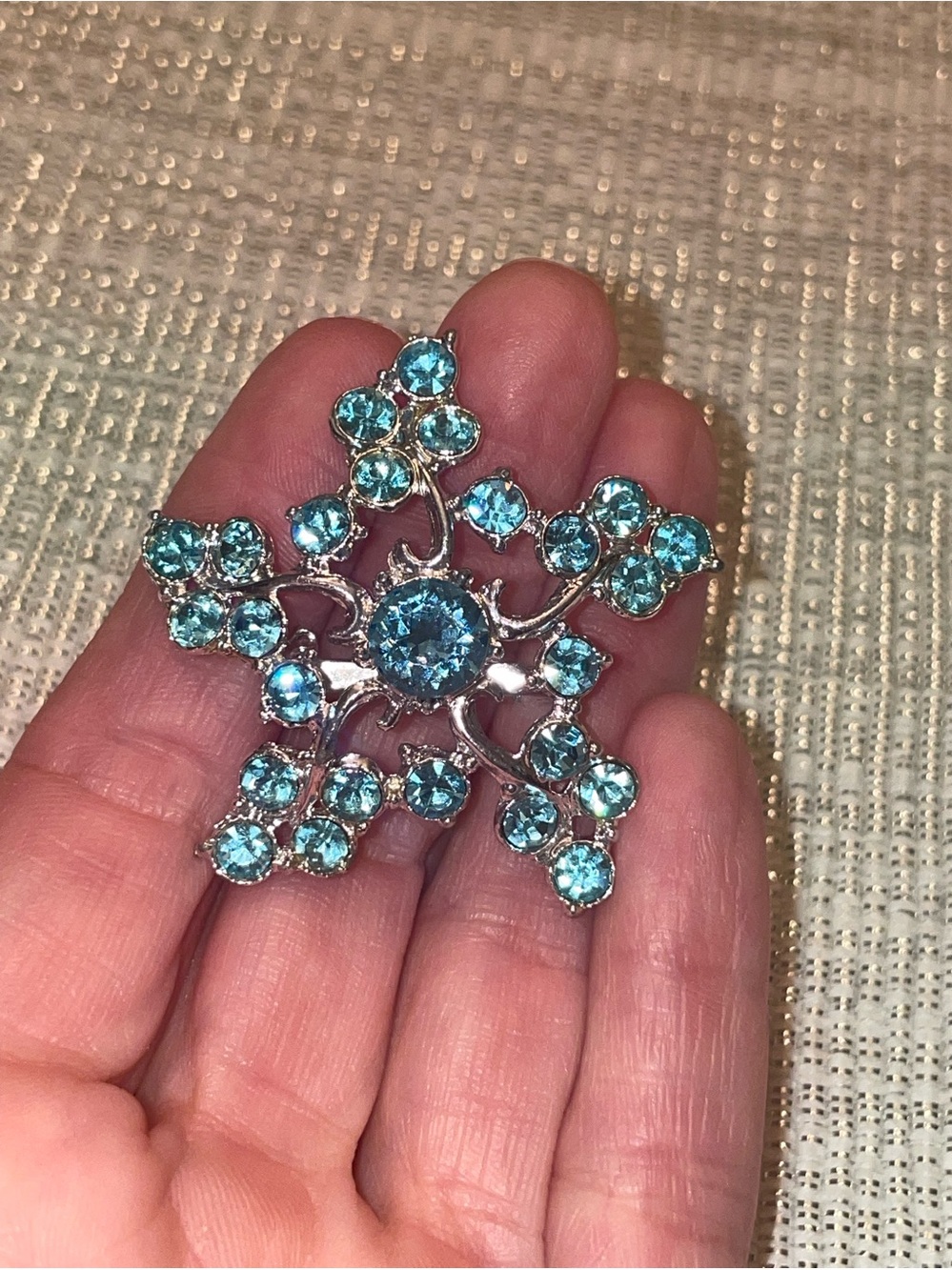 Vintage 1960s brooch